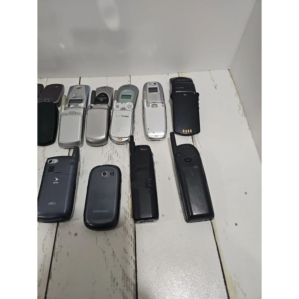 Vintage Cell Phone Lot of 13 Nokia Motorola  Samsung Sprint PCS Untested